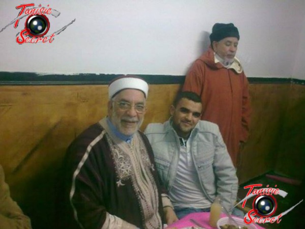 Le terroriste nahdaoui Saber Kachnaoui, avec l'islamiste "modéré" Abdelfattah Mourou, l'actuel vice-président de l'Assemblée Nationale. Photo prise à Tunis en 2012.