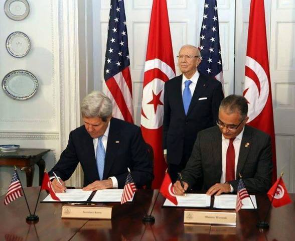 Signature du Pacte de Protectorat entre John Kerry et Mohsen Marzouk, le 20 mai 2015.
