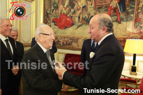 Béji Caïd Essebsi fait le paon à Paris