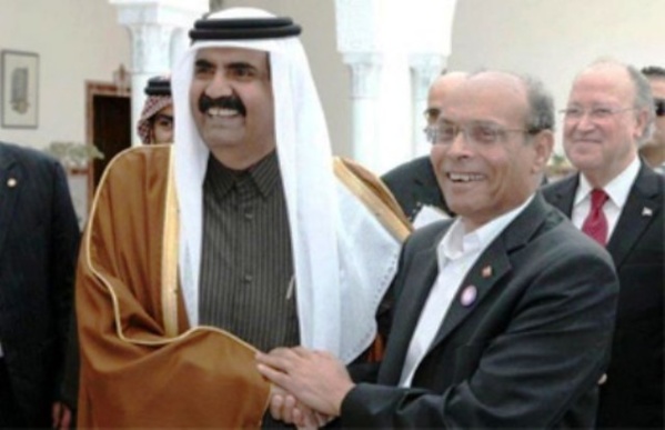 Hamad, le 13 janvier 2012 à Tunis:"Vous voyez comment j'apprends à votre président comment se tenir et comment saluer"! Hamad, le 13 janvier 2012 à Tunis:"Vous voyez comment j'apprends à votre président comment se tenir et comment saluer"!