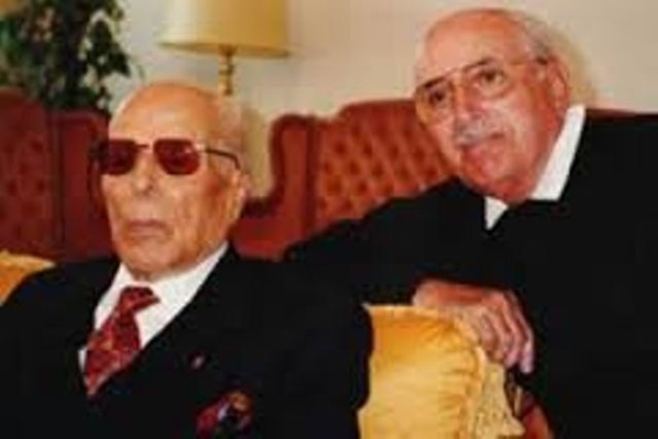 Le combattant suprême, en compagnie de son fils Habib Bourguiba Junior. Le combattant suprême, en compagnie de son fils Habib Bourguiba Junior.