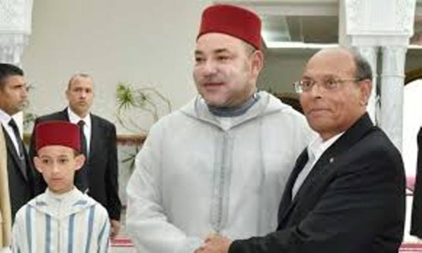 Le roi du Maroc Mohamed VI, avec l'usurpateur de Carthage et sujet de son altesse royale. Le roi du Maroc Mohamed VI, avec l'usurpateur de Carthage et sujet de son altesse royale.