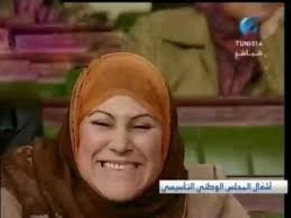 Sonia Toumia, la députée islamiste par qui le scandale arrive. Sonia Toumia, la députée islamiste par qui le scandale arrive.