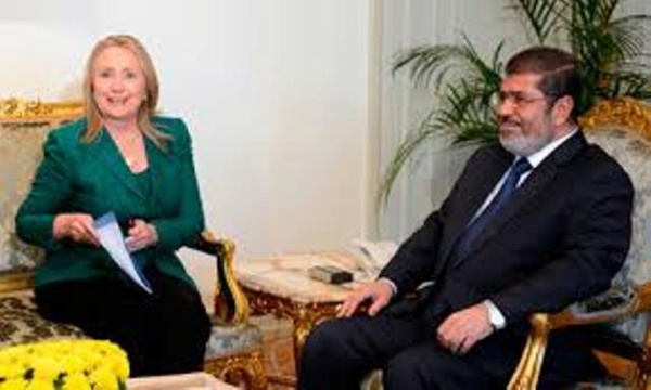 Frère Mohamed Morsi et soeur Hillary Clinton, finalisant le pacte islamo-sioniste.