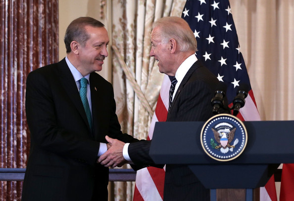 Epoque de l'accord turco-américain pour détruire la Syrie, le Frère musulman Erdogan, avec le vice-président américain Joe Biden.