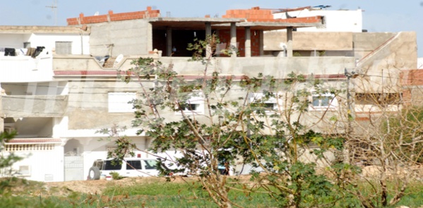 Prise de vue de la cachette des terroristes. Prise de vue de la cachette des terroristes.