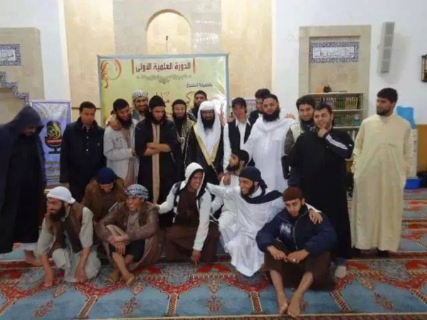 Photo exclusive de l'intégriste Turki al-Binali à Syrte, entouré de ses terroristes libyens, tunisiens et algériens.