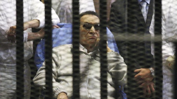 Le président égyptien Hosni Moubarak lors de son procès.