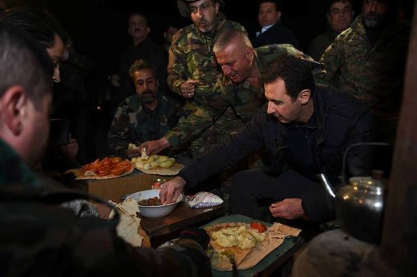 Bachar Al-Assad fête le réveillon parmi ses soldats (vidéo)