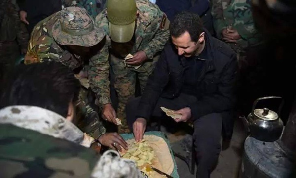 Bachar Al-Assad fête le réveillon parmi ses soldats (vidéo) Bachar Al-Assad fête le réveillon parmi ses soldats (vidéo)