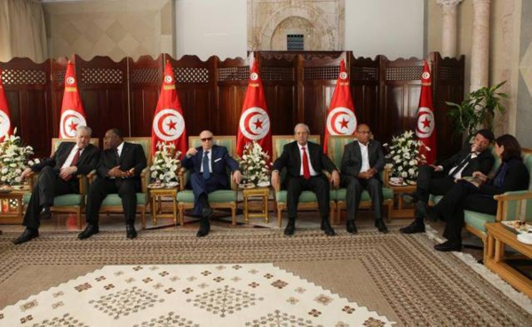 Quelques minutes avant la marche contre le terrorisme. De gauche à droite, Abdelmalek Sellal, Ali Bango, Béji Caïd Essebsi, Mohamed Ennaceur, et le mercenaire No1 du Qatar et complice du terrorisme, Moncef Marzouki.,