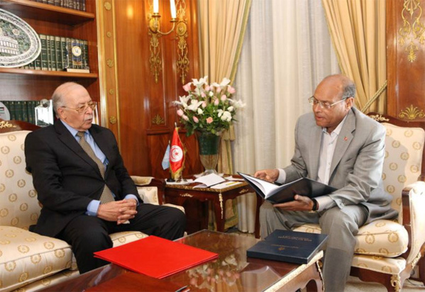 Chedly Ayari, le fantoche du FMI, avec Moncef Marzouki le pantin des Frères musulmans et le mercenaire No1 du Qatar.