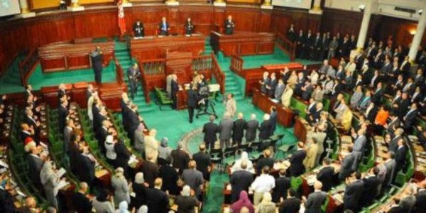 Photo de l'Assemblée Constituante qui a reconduit le vieux bail colonialiste en Tunisie !