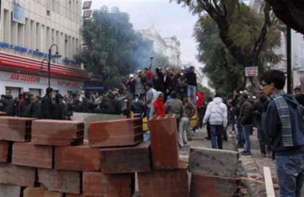 Manifester et détruire, la démocratie chez le tunisien !