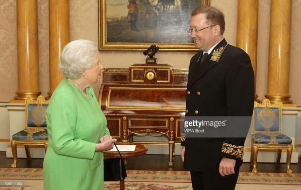 Son Excellence Alexander Yakovenko, avec la Reine d'Angleterre.