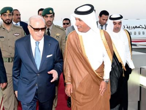 Aéroport de Doha, mercredi 18 mai 2016, Béji Caïd Essebsi accueilli par Ali Cherif Omadi, ministre qatari des Finances.