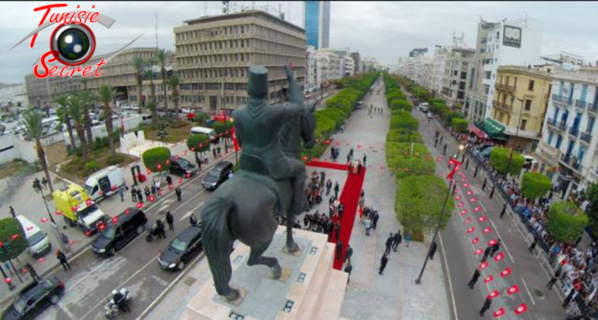 Habib Bourguiba tournant le dos aux traîtres, aux faux bourguibistes et aux vrais mercenaires.