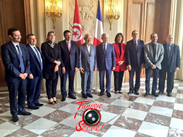Jean-Claude Bartolone, l'ami très fèdèle de la Tunisie, posant avec Ghannouchi et sa délégation.