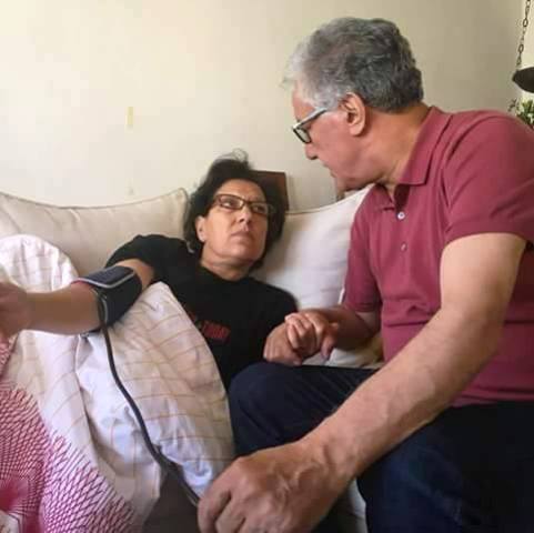 Hamma Hammami assistant son épouse en cure d'amaigrissement annuelle.