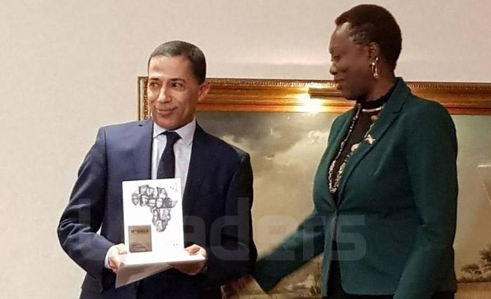 La seule vraie photo officielle de remise de prix. Ghazi Gheraïri recevant seul, au nom de l'Etat tunisien, le prix Mandela de la main de Son Excellence l'Ambassadrice du Brurundi en France, madame Christine Nina Niyonsavye.