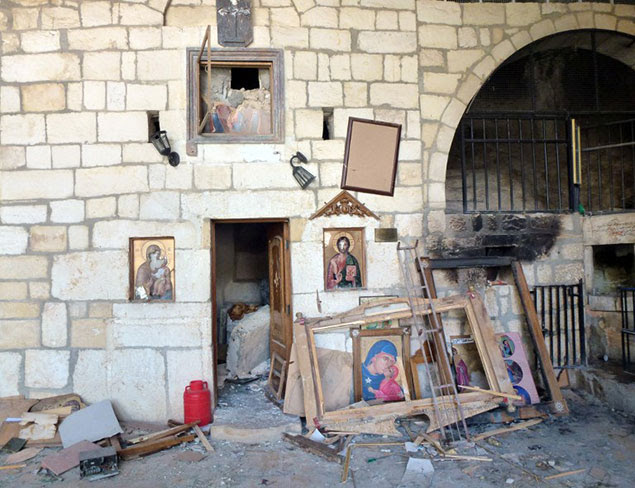 Une Eglise chrétienne dévastée par la horde islamo-fasciste à la solde du Qatar et de l'Arabie Saoudite.