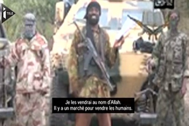 Aboubakar Shekau, chef du groupe islamo-terroriste Boko Haram, et l'un des esclaves du Qatar. Aboubakar Shekau, chef du groupe islamo-terroriste Boko Haram, et l'un des esclaves du Qatar.