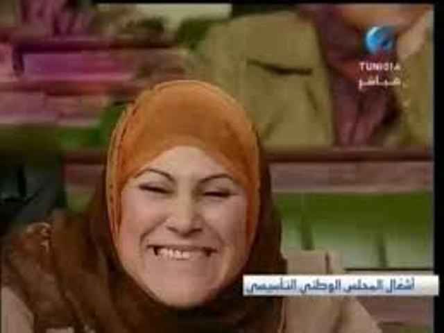 Sonia Toumia, la députée islamiste par qui le scandale arrive. Sonia Toumia, la députée islamiste par qui le scandale arrive.