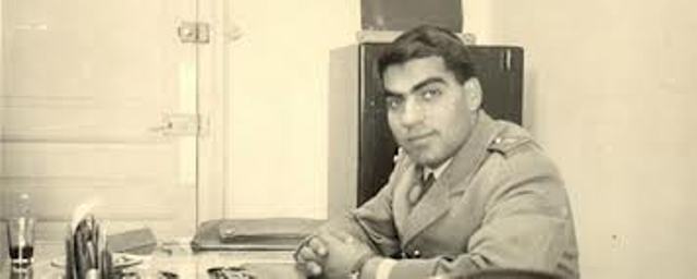 Le soldat Ben Ali, alors jeune officier de l'armée nationale tunisienne, celle-là même que Rachid Ammar a obligé de trahir la Tunisie. Le soldat Ben Ali, alors jeune officier de l'armée nationale tunisienne, celle-là même que Rachid Ammar a obligé de trahir la Tunisie.