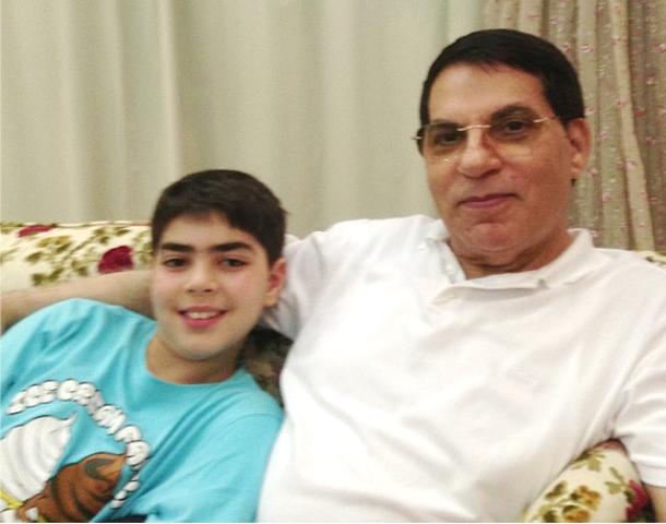 Ben Ali et son jeune fils Mohamed, de son exil à Djeddah.