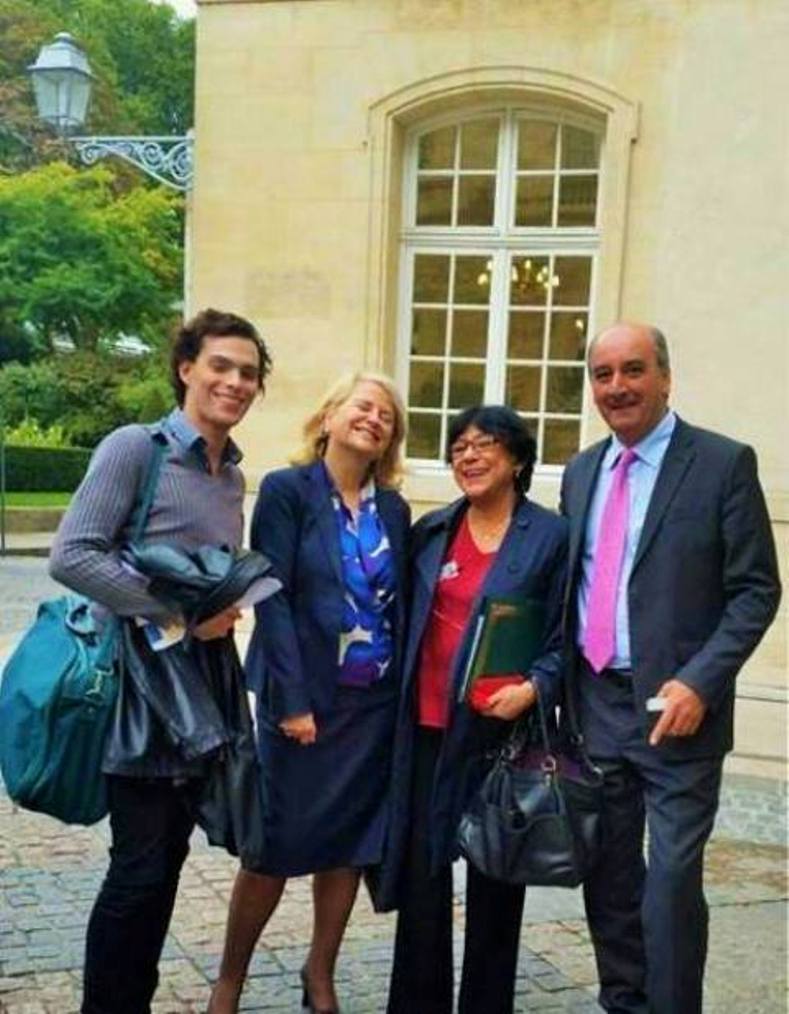 De gauche à droite : Nader Allouche, la Sénatrice Joëlle Garriaud-Maylam, également Vice-Présidente de la délégation française au Droit des Femmes, Zeina al-Tibi, Présidente de l'AFACOM, et Abdallah Khalaf, représentant en France du Premier Ministre libanais Sa'ad Al-Hariri.