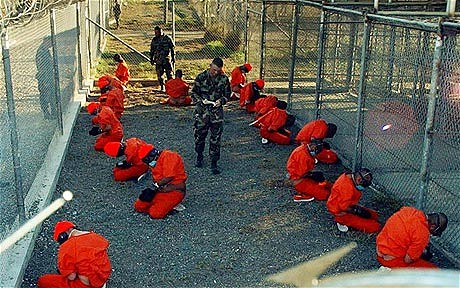 Les suppliciés de Guantanamo, traités comme des animaux par les instigateurs du "printemps arabe" au nom des droits de l'homme.