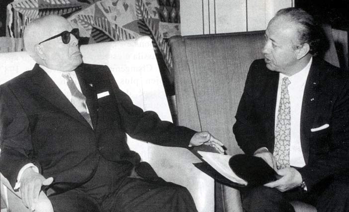 Habib Bourguiba avec Béji Caïd Essebsi alors ministre des Affaires étrangères.