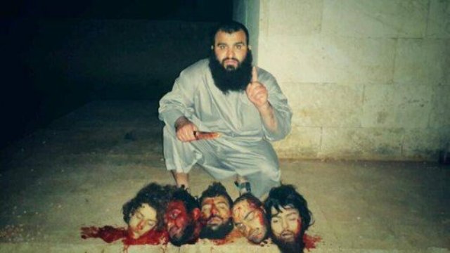 Le bourreau sur cette photo n'est pas Choukri le niçois mais un autre spécimen de la "diversité" canadienne d'origine irakienne. Ce membre de Daesh se fait appeler Abou Abderrahman.