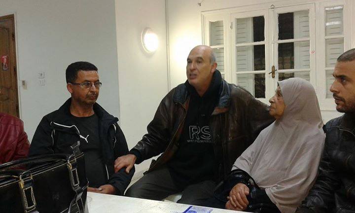 Au milieu, Elyes Makni, coordinateur de Nidaa Tounes-La Marsa.