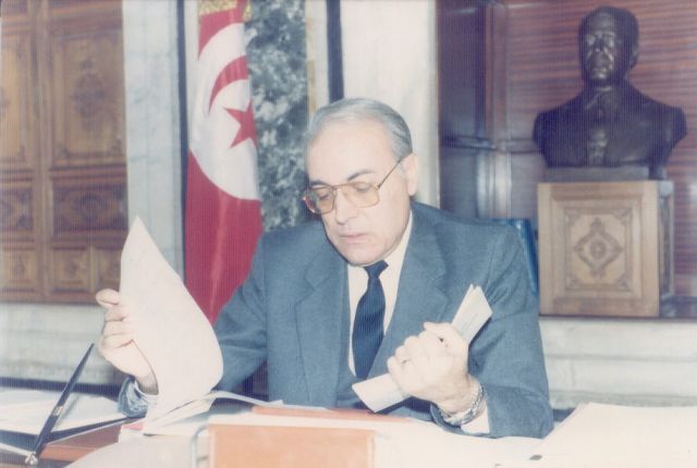 Rachid Sfar, dans son bureau à la Kasbah, à l'époque du relèvement économique de la Tunisie.