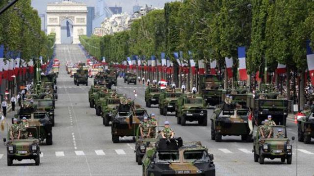 La grande muette ne défile plus. Même si les trois généraux écrivent à titre personnel, ils expriment un sentiment de colère largement partagé par les Français.