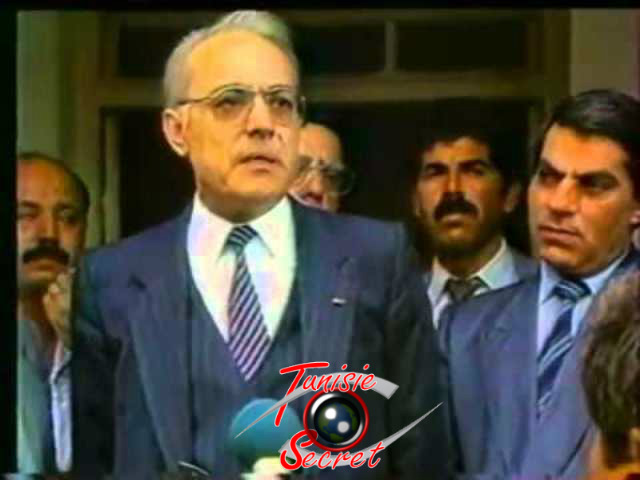Rachid Sfar Premier ministre de Bourguiba en 1986. A sa droite, Ben Ali, alors ministre de l'Intérieur.