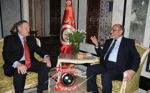 Dave Cote,  président de Honeywell avec Hamadi Jebali a la Kasbah en 2012. 